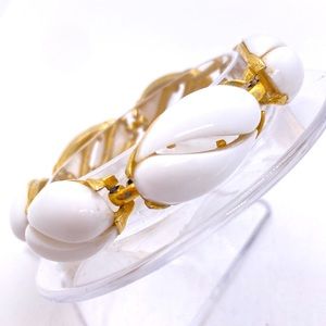 Vintage Gold Tone Bracelet Open Oval Design